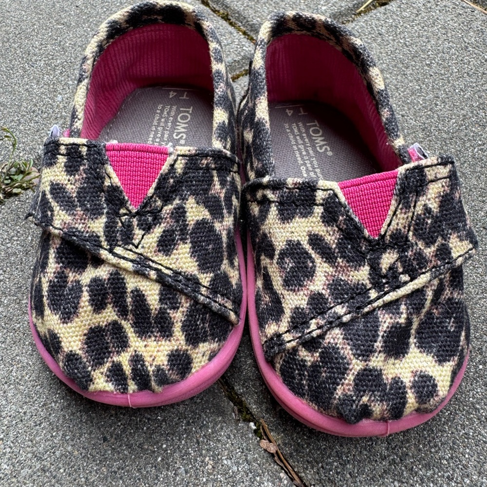 TOMS Kids Leopard Print Shoes - Pink and Black
